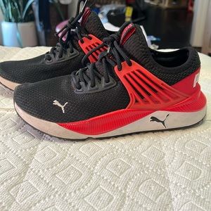 PUMA Boys sports shoes size 4 like new Black and Red